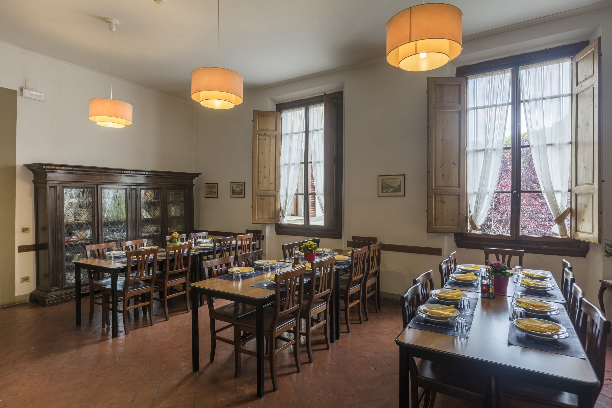 Sala da pranzo della Foresteria Valdese di Firenze per ospiti e gruppi