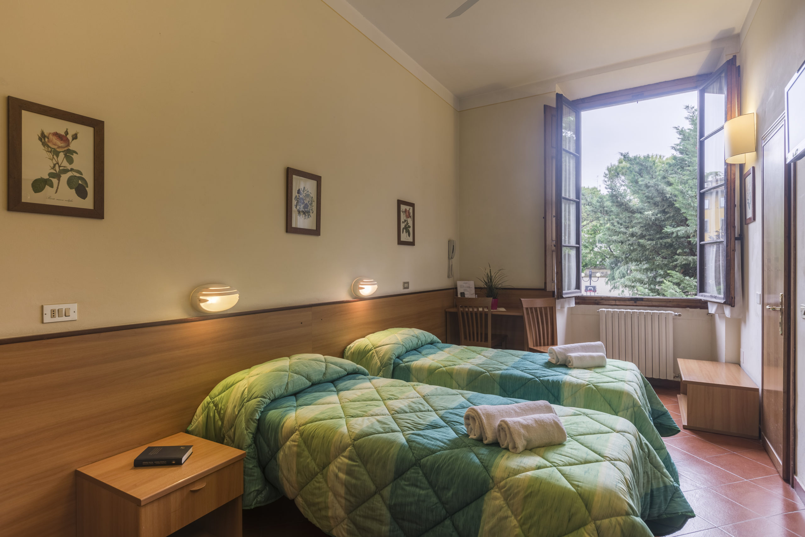 Camera doppia accogliente nella Foresteria Valdese nel centro di Firenze