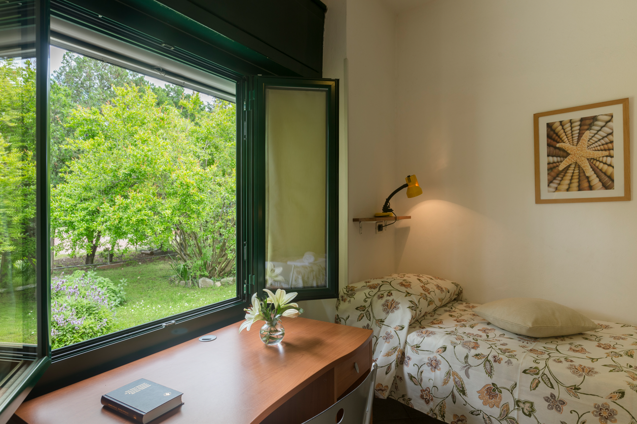 Camera con bagno e vista sul giardino
