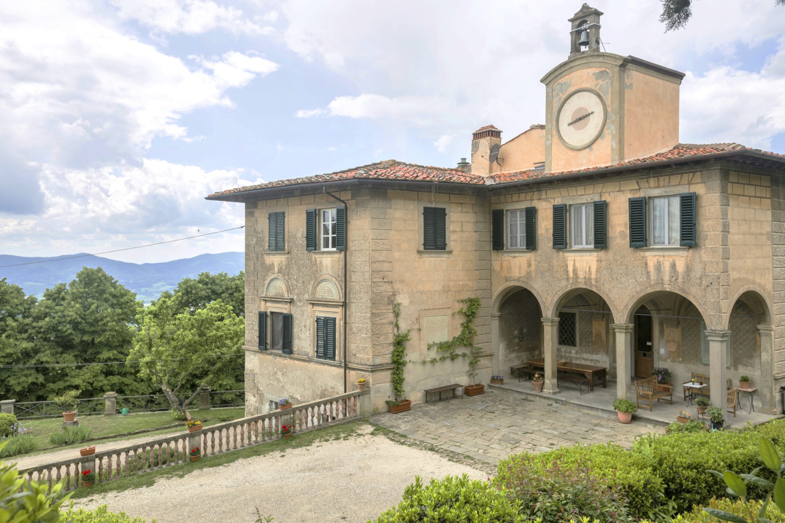 In gita a Casa Cares Facciata e giardino di Casa Cares