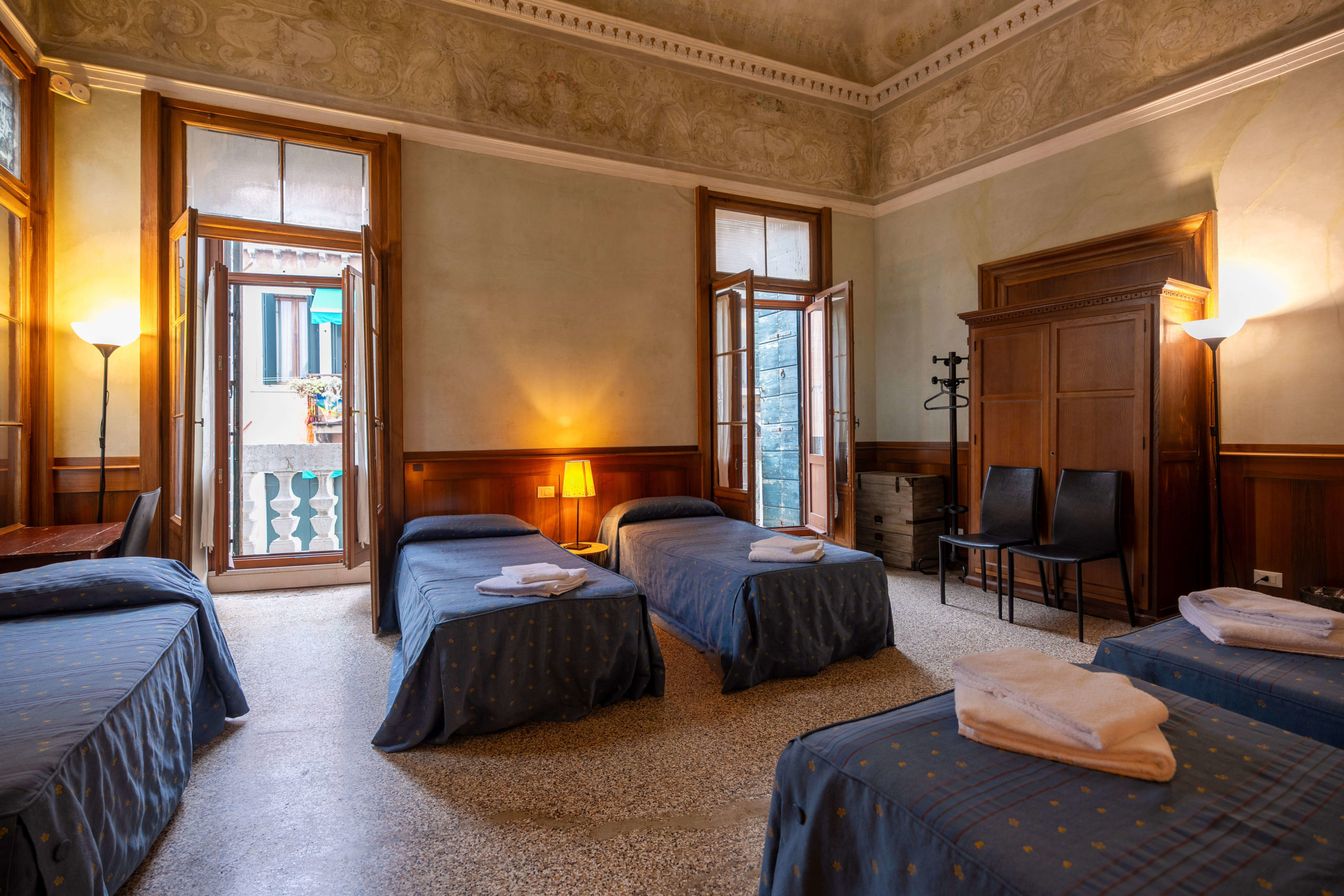 Camera affrescata nella Foresteria Valdese di Venezia a Palazzo Cavagnis