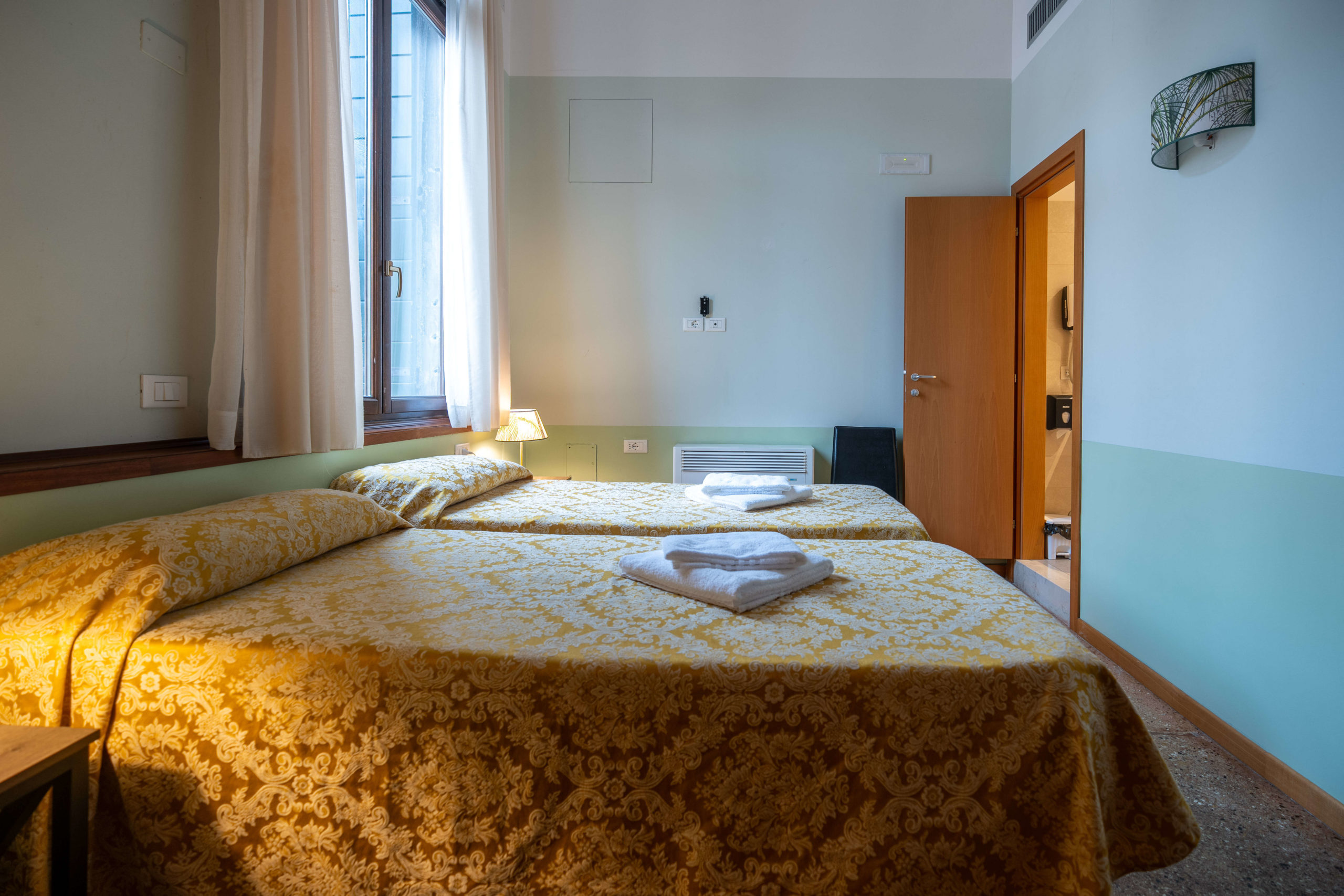 Camera spaziosa per famiglie nella Foresteria Valdese di Venezia