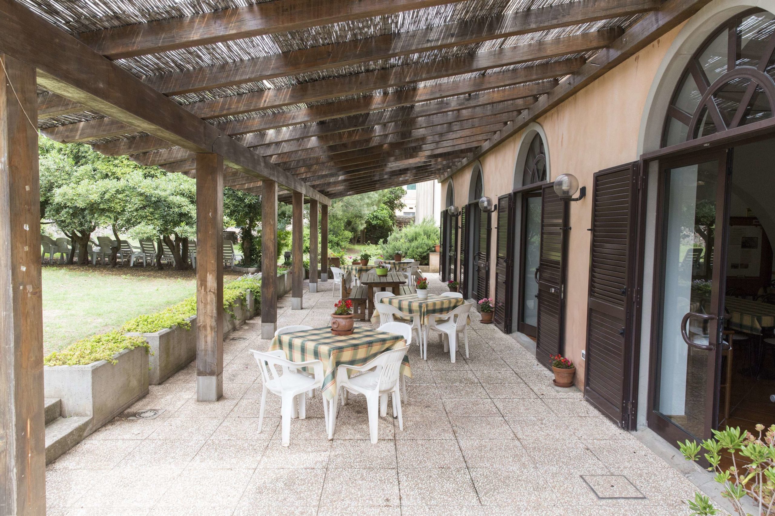 ampio pergolato casa valdese rio marina